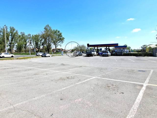 Locale Commerciale in affitto a Cascina Madonnina, Pavia