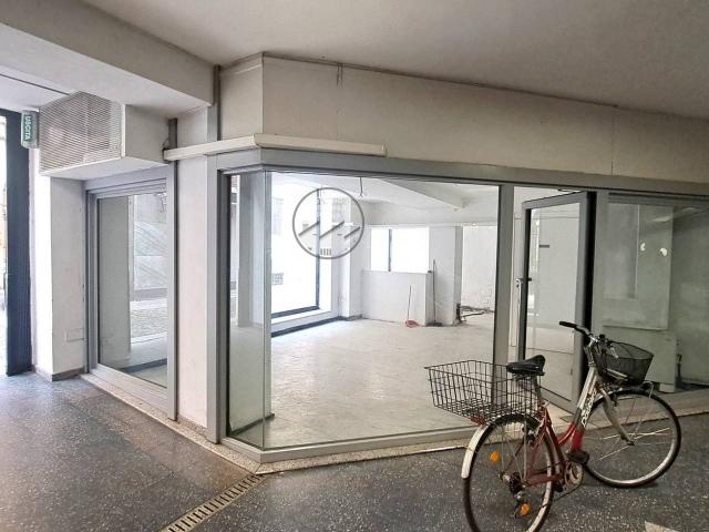Locale Commerciale in affitto a Borgo Ticino, Pavia