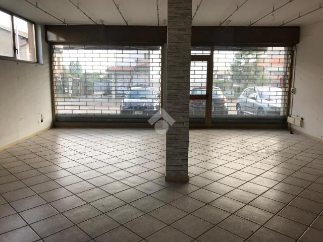 Locale Commerciale in affitto a Pedrengo, Lombardia