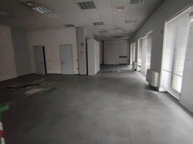 Locale Commerciale in affitto a Pegognaga, Lombardia