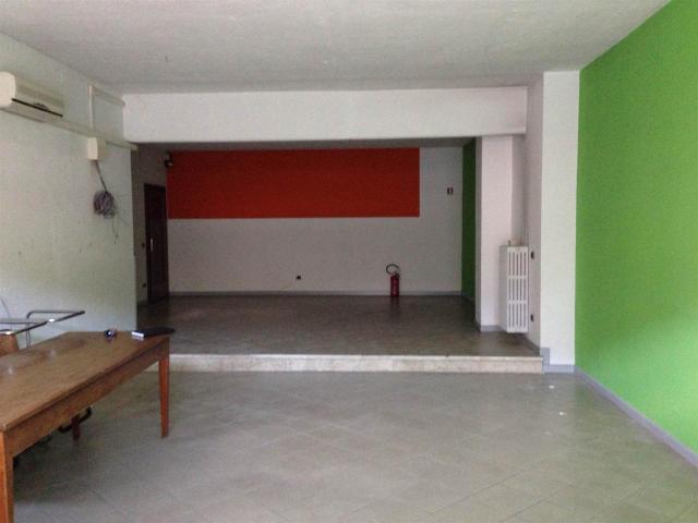 Locale Commerciale in affitto a Pegognaga, Lombardia