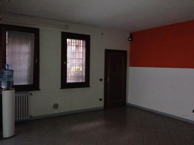 Locale Commerciale in affitto a Pegognaga, Lombardia