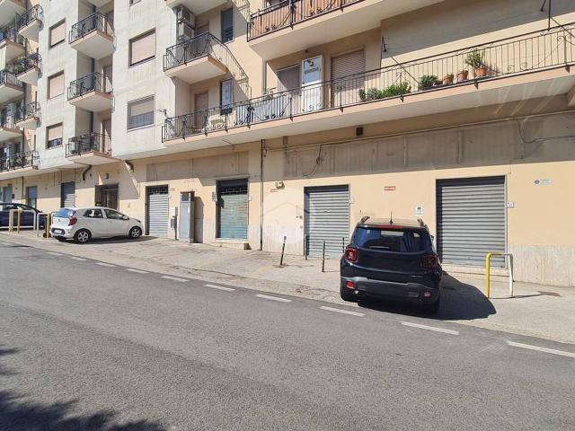 Locale Commerciale in affitto a Cologna, Pellezzano