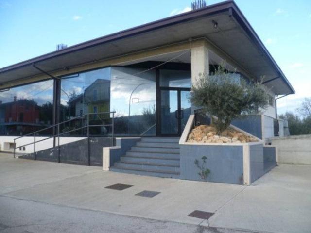 Locale Commerciale in affitto a Perano, Abruzzo