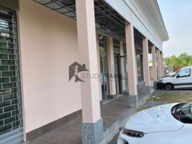 Locale Commerciale in affitto a Pero
