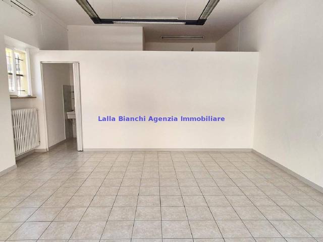 Locale Commerciale in affitto a Marche, Pesaro E Urbino