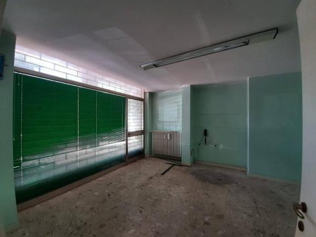 Locale Commerciale in affitto a Loreto, Marche