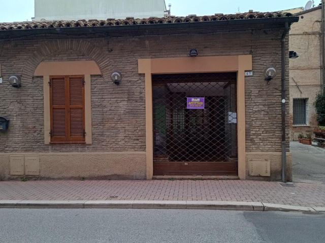 Locale Commerciale in affitto a Centro Storico, Marche