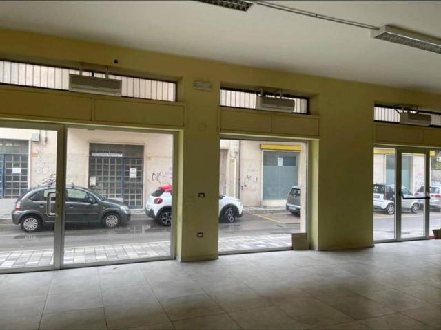 Locale Commerciale in affitto a Pescara, Abruzzo