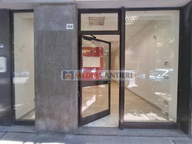 Locale Commerciale in affitto a Pescara, Abruzzo