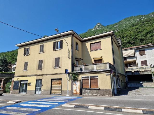 Locale Commerciale in affitto a Pescate, Lombardia