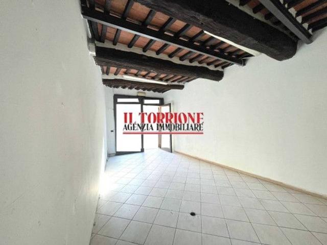 Locale Commerciale in affitto a Collecchio, Uzzano E Castello