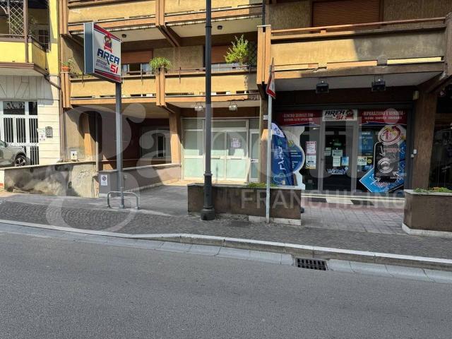 Locale Commerciale in affitto a Piedimonte Matese, Campania