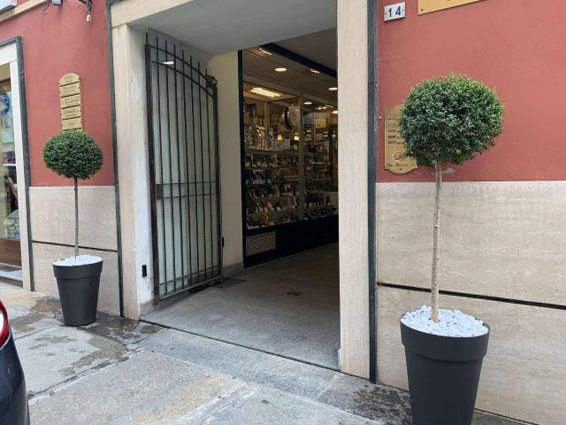 Locale Commerciale in affitto a Piemonte, Torino