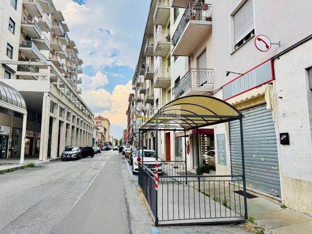 Locale Commerciale in affitto a Piemonte, Torino