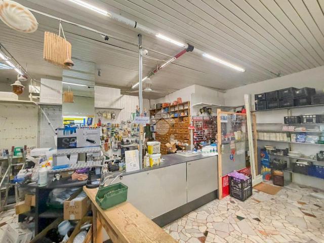 Locale Commerciale in affitto a Molino Ortolina, Pioltello