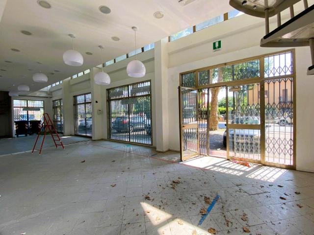 Locale Commerciale in affitto a Pistoia, Toscana