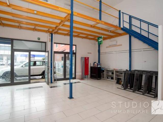 Locale Commerciale in affitto a Nespolo, Pistoia
