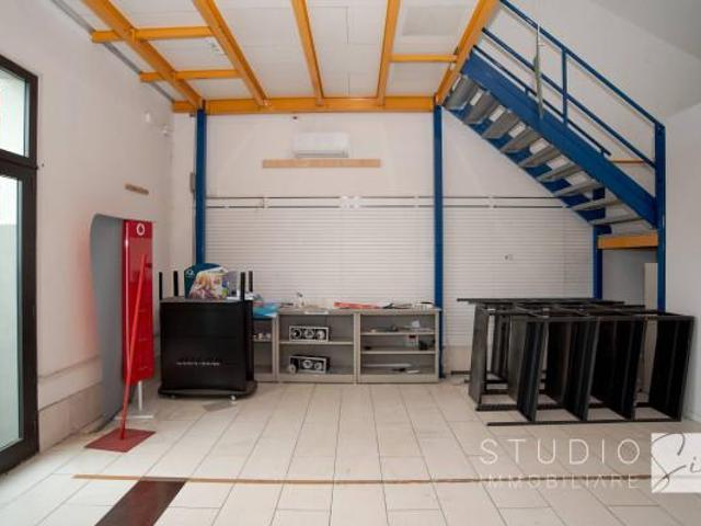 Locale Commerciale in affitto a Nespolo, Pistoia
