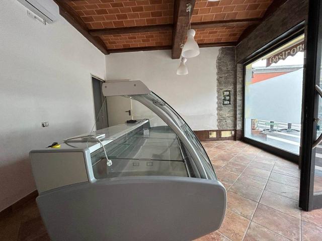 Locale Commerciale in affitto a Unione di comuni Montana Lunigiana, Podenzana