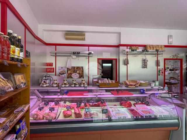 Locale Commerciale in affitto a Poncarale, Lombardia