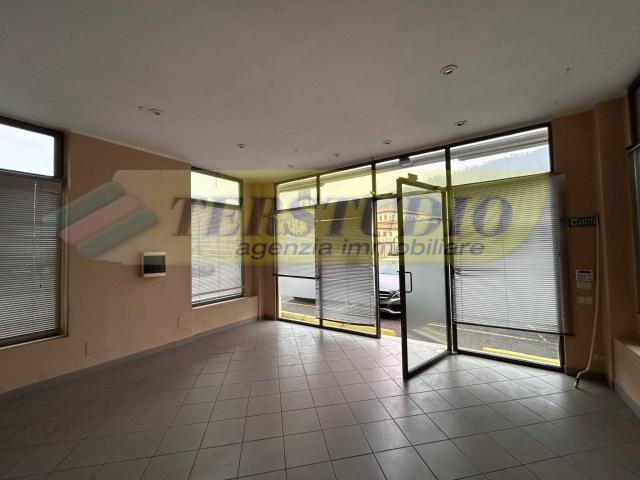 Locale Commerciale in affitto a Pontida, Lombardia