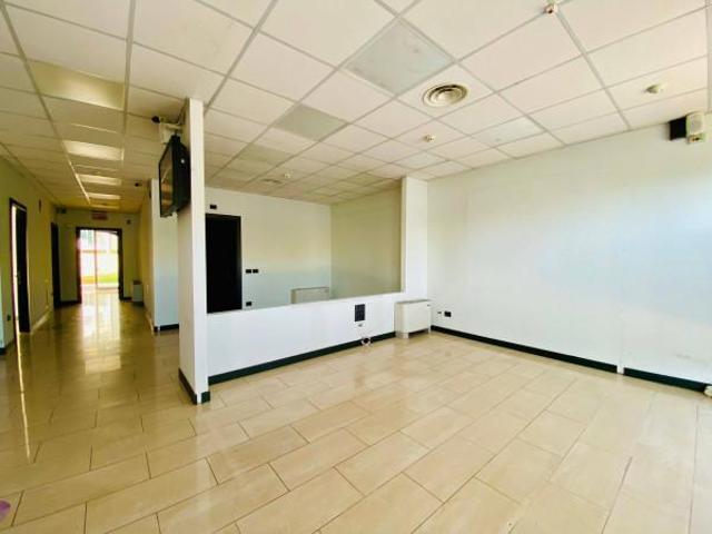 Locale Commerciale in affitto a Rughi, Porcari