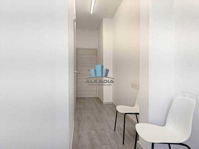 Locale Commerciale in affitto a San Filippo, Marche