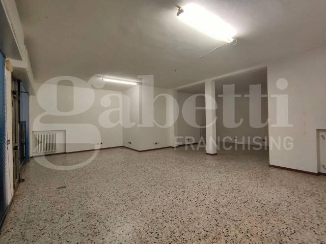 Locale Commerciale in affitto a Porto Viro, Veneto