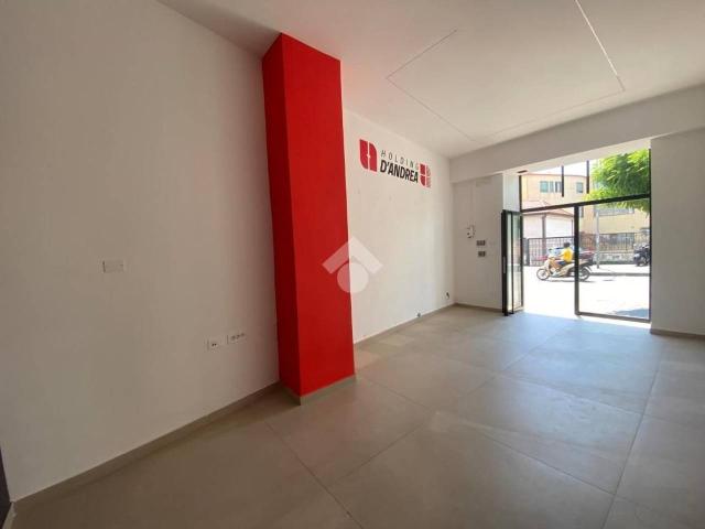 Locale Commerciale in affitto a Arco Felice, Pozzuoli