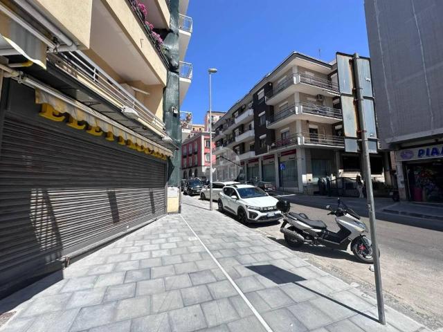 Locale Commerciale in affitto a Arco Felice, Pozzuoli