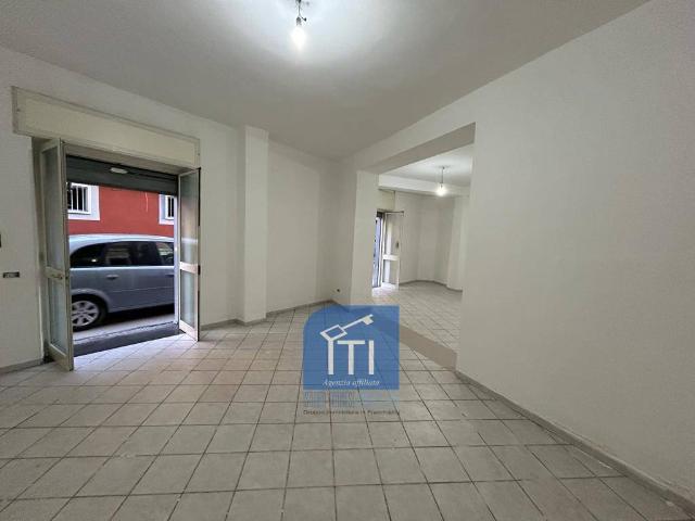 Locale Commerciale in affitto a Qualiano, Campania