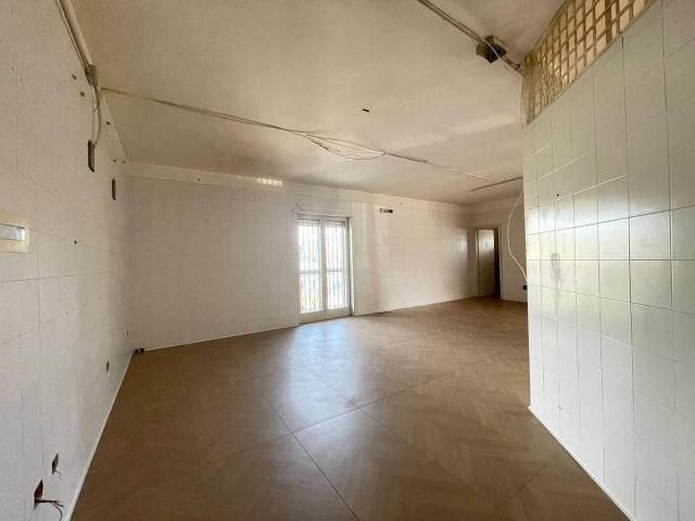 Locale Commerciale in affitto a Quarto, Campania