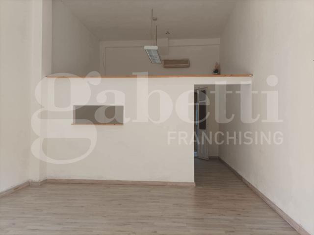 Locale Commerciale in affitto a Sant'Antonio, Quartu Sant'elena