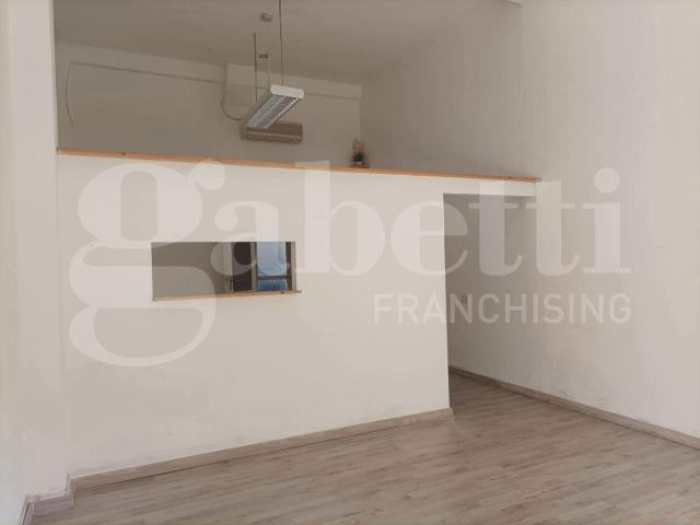Locale Commerciale in affitto a Sant'Antonio, Quartu Sant'elena