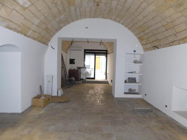 Locale Commerciale in affitto a Ragusa, Cappuccini