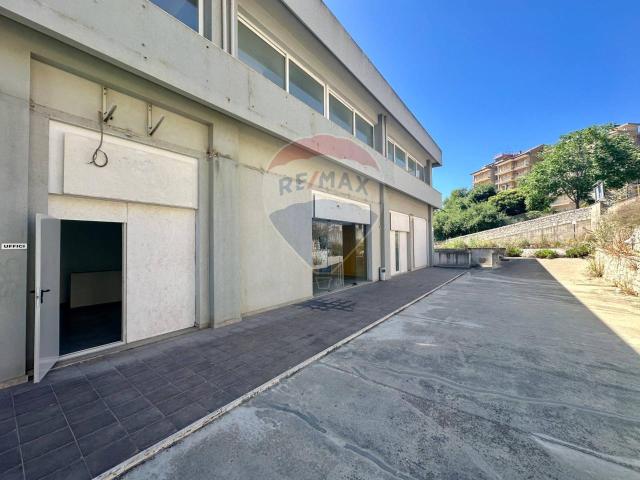 Locale Commerciale in affitto a Ragusa, Selvaggio