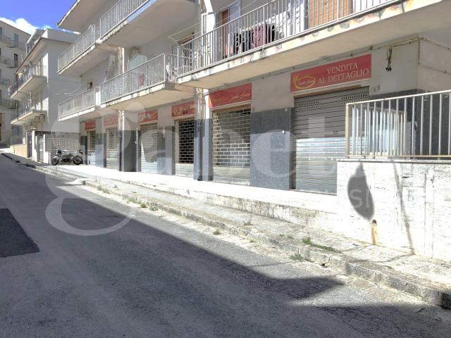 Locale Commerciale in affitto a Ragusa, Sicilia