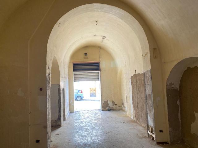 Locale Commerciale in affitto a Ragusa, Cappuccini