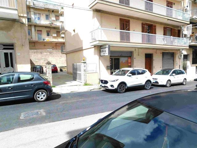 Locale Commerciale in affitto a Ragusa, Sicilia