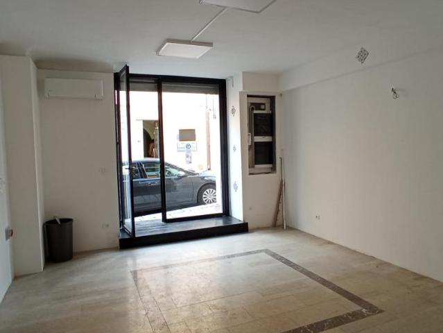 Locale Commerciale in affitto a Ragusa, Cappuccini