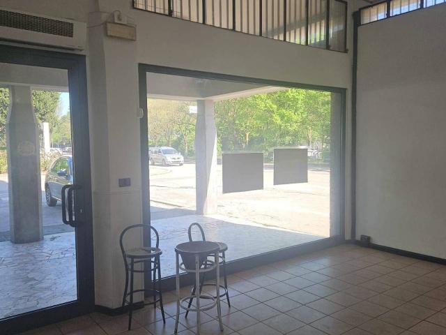 Locale Commerciale in affitto a Gulli, Ravenna