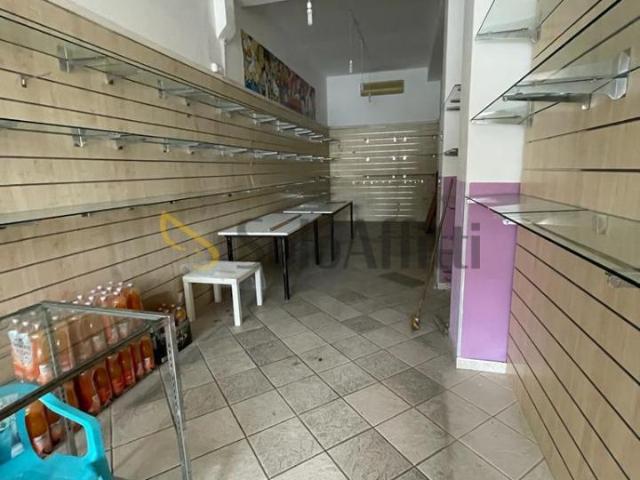 Locale Commerciale in affitto a Calabria, Reggio Calabria