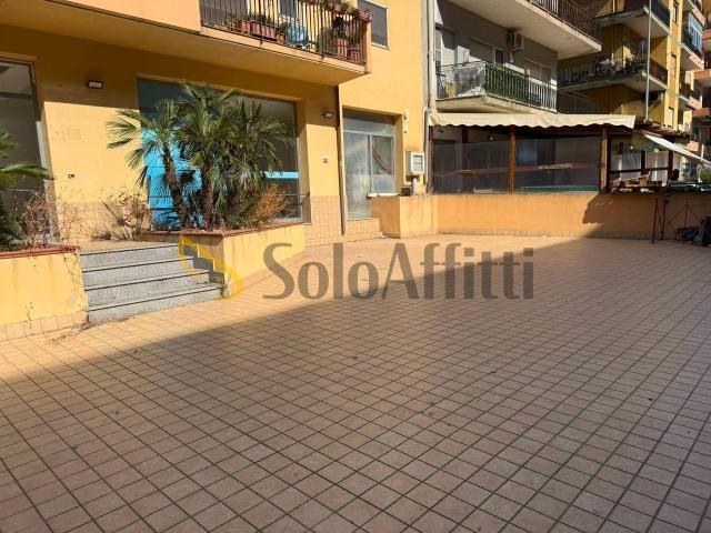 Locale Commerciale in affitto a Calabria, Reggio Calabria