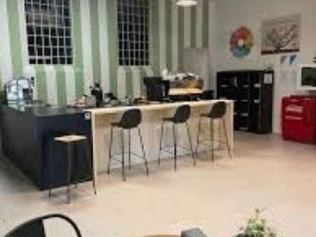 Locale Commerciale in affitto a San Pietro esterna, Re