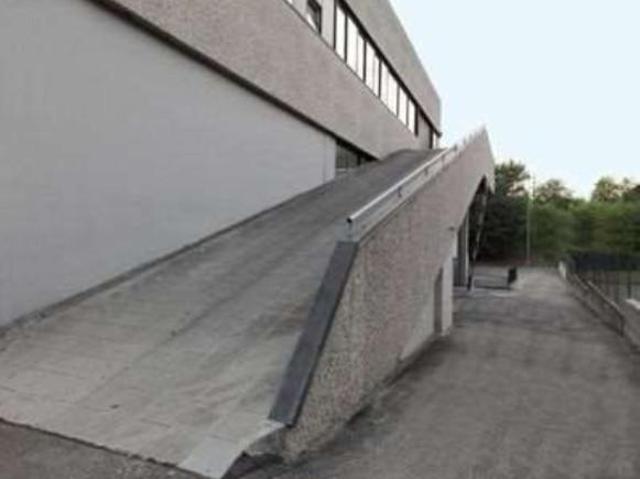 Locale Commerciale in affitto a Tondo, Re