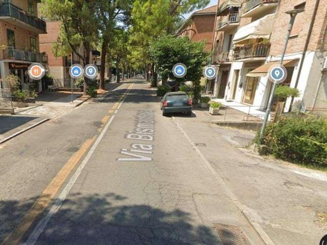 Locale Commerciale in affitto a Crocetta, Re
