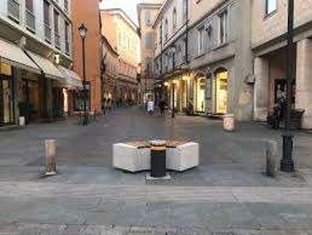 Locale Commerciale in affitto a San Nicolò, Re