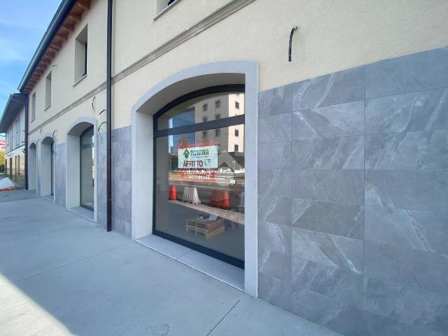 Locale Commerciale in affitto a Mancasale, Re