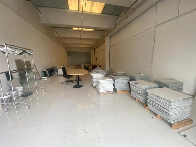 Locale Commerciale in affitto a Carrozzone-Betonica, Re
